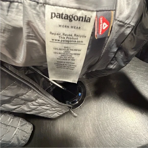Patagonia Silver Puffer Jacket - Picture 6 of 8